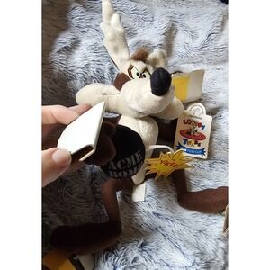 Vintage Wile E Coyote Loney Tunes 1994 Car Suction Cup Plushie Applesauce